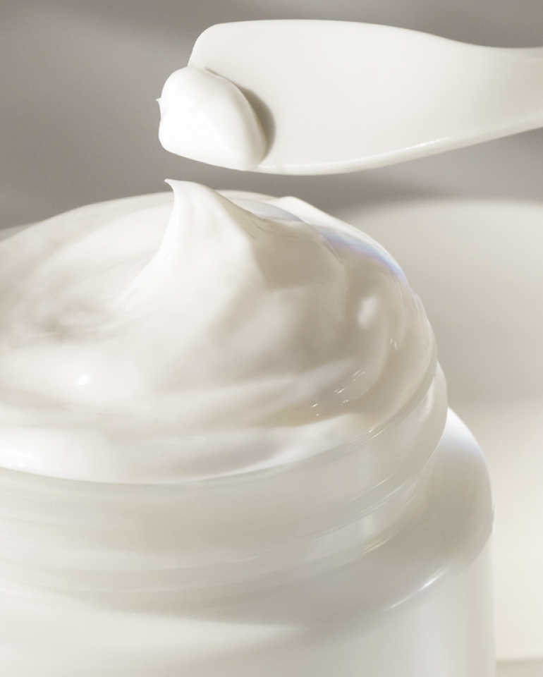La NOUVELLE Moisturizing Soft Cream